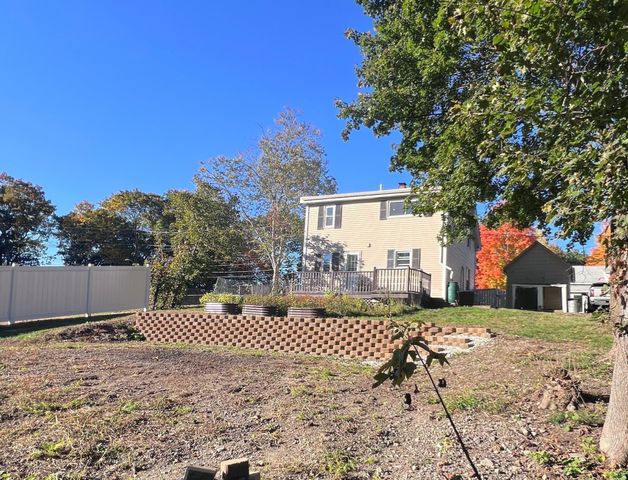 23 Stowe Ct, Hudson, MA 01749