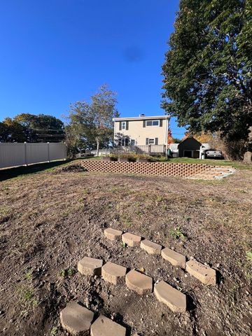 23 Stowe Ct, Hudson, MA 01749