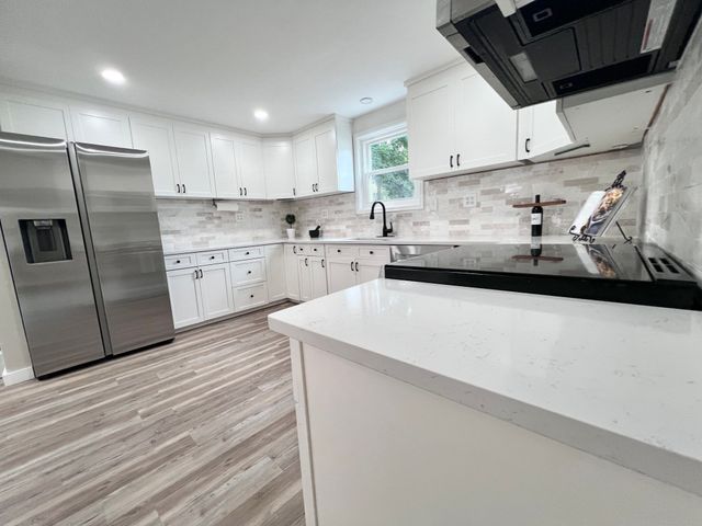 23 Stowe Ct, Hudson, MA 01749