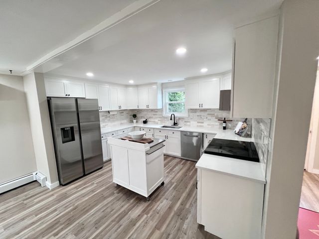 23 Stowe Ct, Hudson, MA 01749