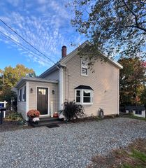 23 Stowe Ct, Hudson, MA 01749