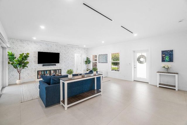 917 SW 36th Court, Boynton Beach, FL 33435