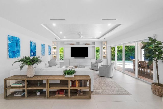 917 SW 36th Court, Boynton Beach, FL 33435