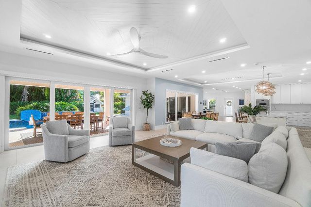 917 SW 36th Court, Boynton Beach, FL 33435