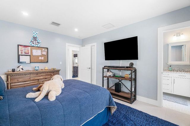 917 SW 36th Court, Boynton Beach, FL 33435