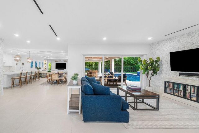 917 SW 36th Court, Boynton Beach, FL 33435