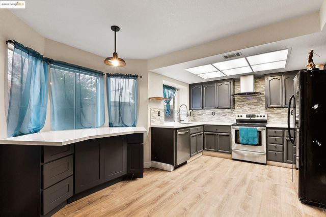 1974 Paradise Valley Ct, Tracy, CA 95376