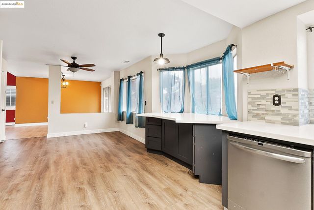 1974 Paradise Valley Ct, Tracy, CA 95376