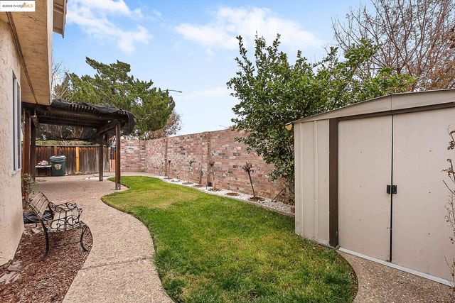 1974 Paradise Valley Ct, Tracy, CA 95376