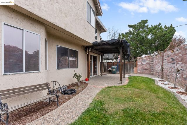 1974 Paradise Valley Ct, Tracy, CA 95376