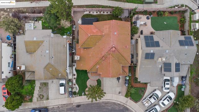 1974 Paradise Valley Ct, Tracy, CA 95376