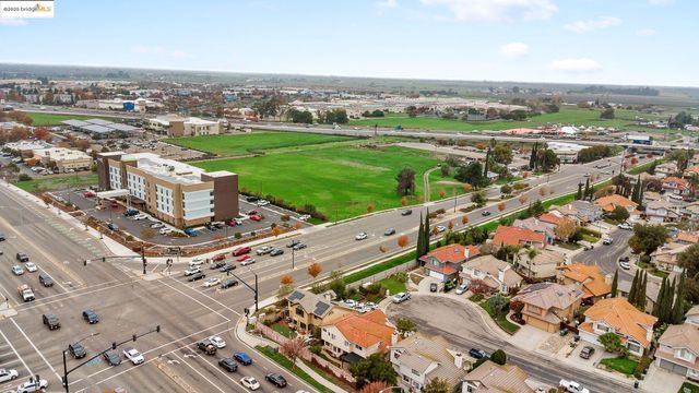 1974 Paradise Valley Ct, Tracy, CA 95376