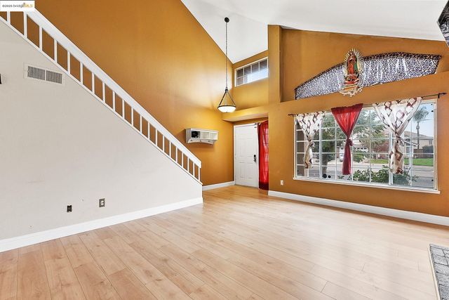 1974 Paradise Valley Ct, Tracy, CA 95376