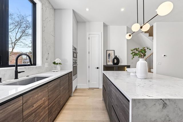 10 Pennsylvania Ave 1, Newton, MA 02461