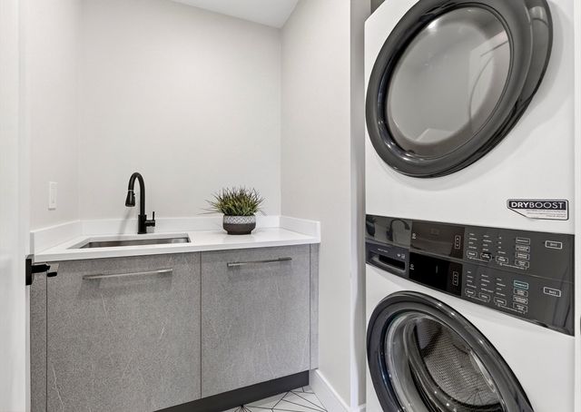 10 Pennsylvania Ave 1, Newton, MA 02461