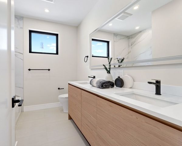 10 Pennsylvania Ave 1, Newton, MA 02461