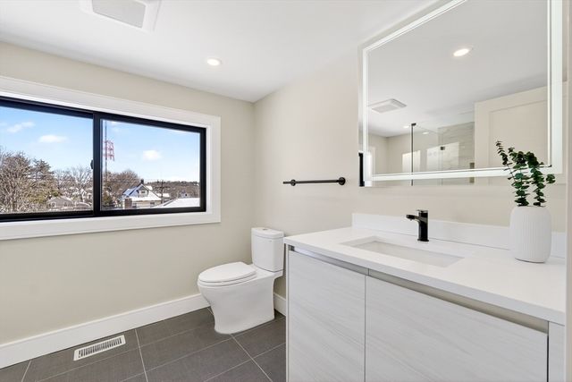 10 Pennsylvania Ave 1, Newton, MA 02461