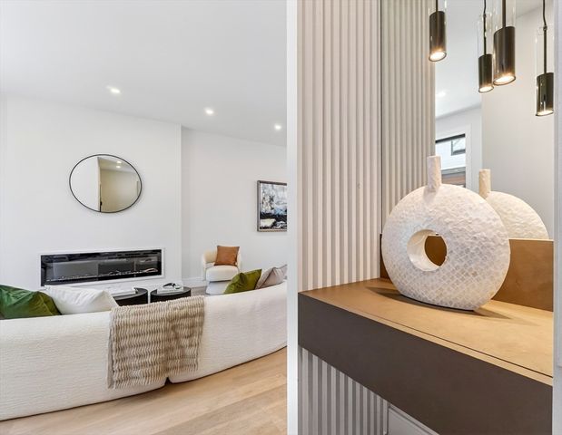 10 Pennsylvania Ave 1, Newton, MA 02461