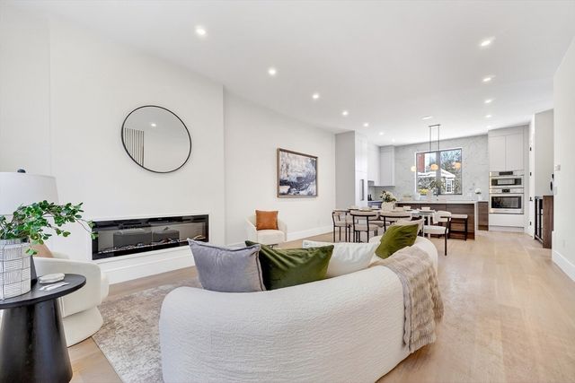 10 Pennsylvania Ave 1, Newton, MA 02461