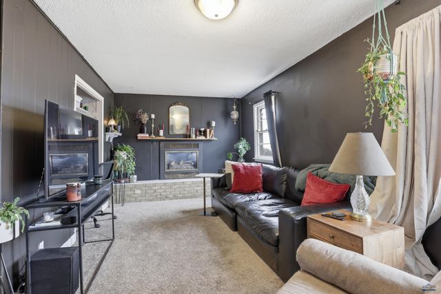 408 E ST ANNE, Rapid City, SD 57701