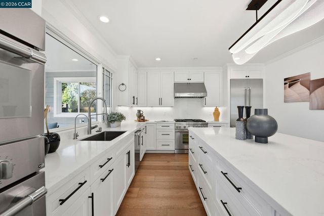 1036 Ramona Ave, Albany, CA 94706