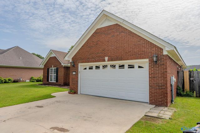 1404 Lake Pointe Drive SW, Decatur, AL 35603