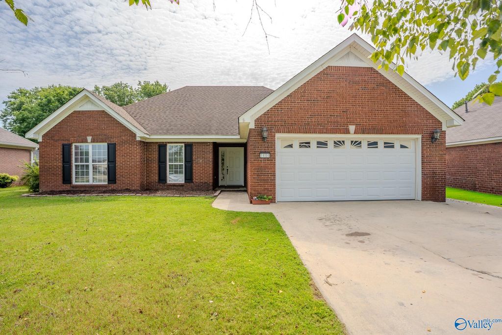 1404 Lake Pointe Drive SW, Decatur, AL 35603