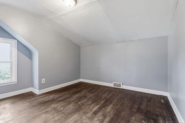18545 Huntington Avenue, Harper Woods, MI 48225