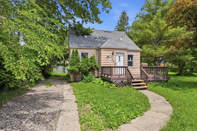 18545 Huntington Avenue, Harper Woods, MI 48225