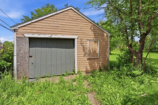 18545 Huntington Avenue, Harper Woods, MI 48225