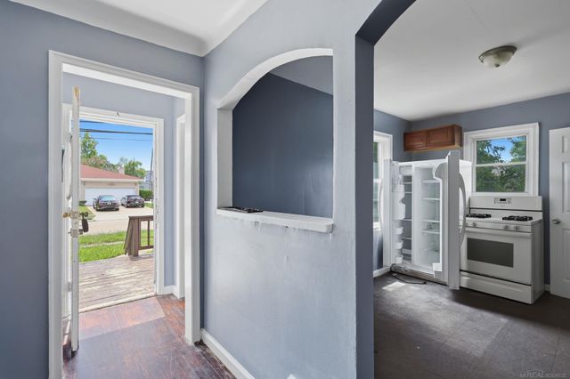 18545 Huntington Avenue, Harper Woods, MI 48225