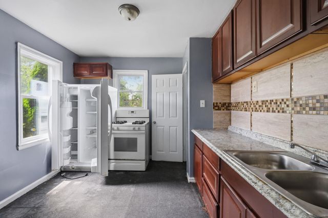 18545 Huntington Avenue, Harper Woods, MI 48225