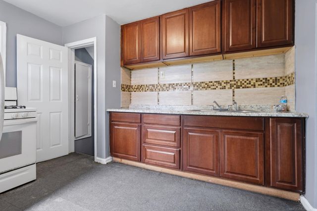 18545 Huntington Avenue, Harper Woods, MI 48225