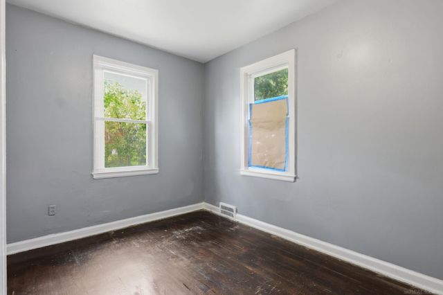 18545 Huntington Avenue, Harper Woods, MI 48225