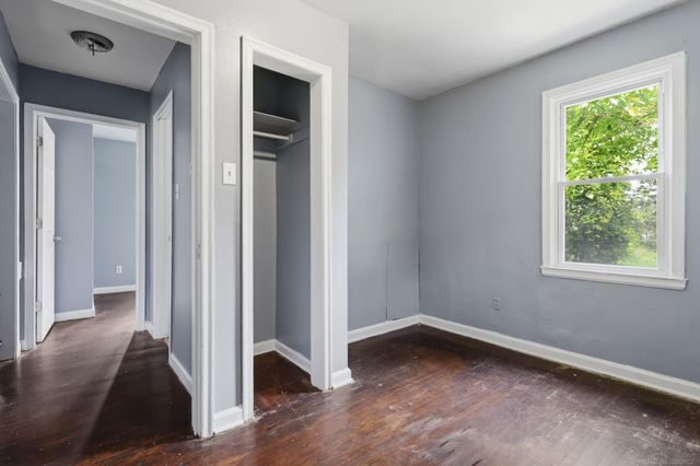 18545 Huntington Avenue, Harper Woods, MI 48225