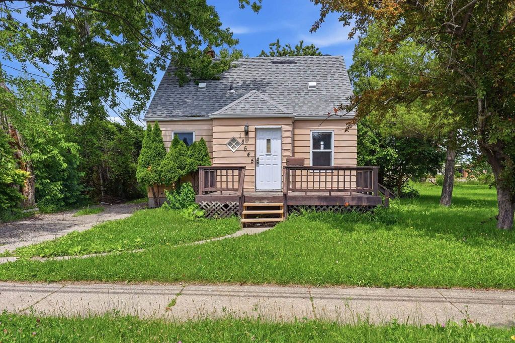 18545 Huntington Avenue, Harper Woods, MI 48225