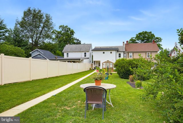 20 WILLOW ST, Lititz, PA 17543