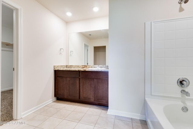 105 Chestnut Oak Drive, Lafayette, LA 70507
