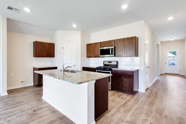 105 Chestnut Oak Drive, Lafayette, LA 70507