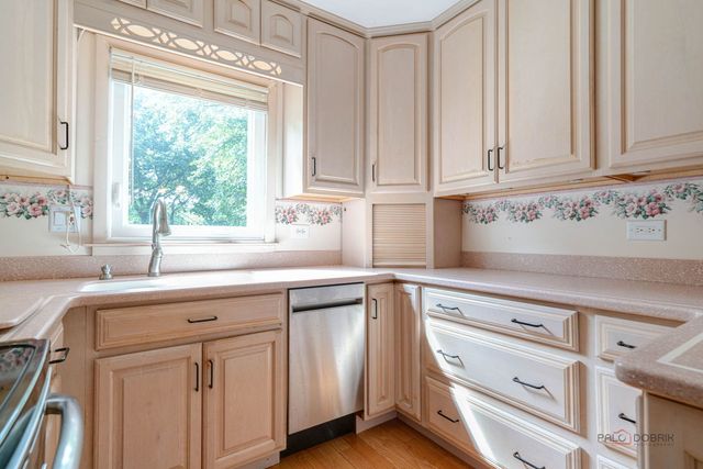 39152 N West End Drive, Spring Grove, IL 60081