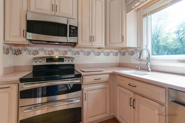 39152 N West End Drive, Spring Grove, IL 60081