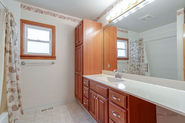 39152 N West End Drive, Spring Grove, IL 60081