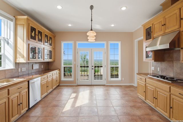 26 SEEWALD RD, Boerne, TX 78006