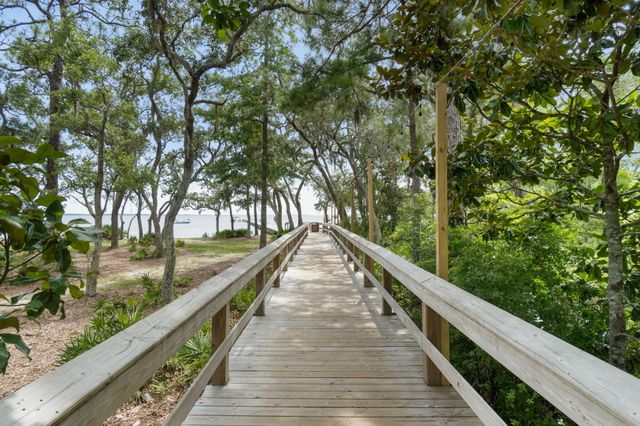 542 Brighton Cove, Freeport, FL 32439