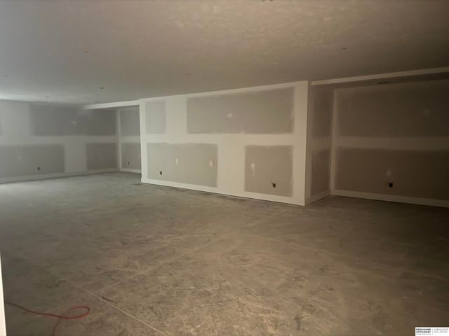 6207 N 209 Street, Elkhorn, NE 68022