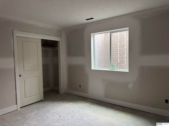 6207 N 209 Street, Elkhorn, NE 68022