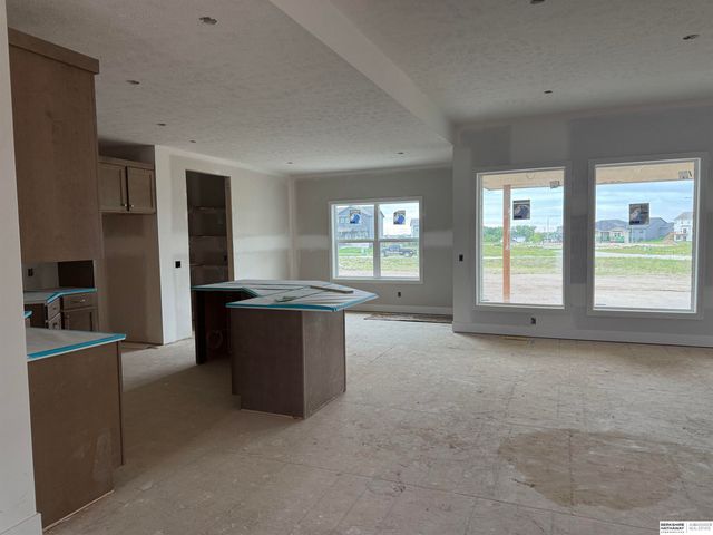 6207 N 209 Street, Elkhorn, NE 68022