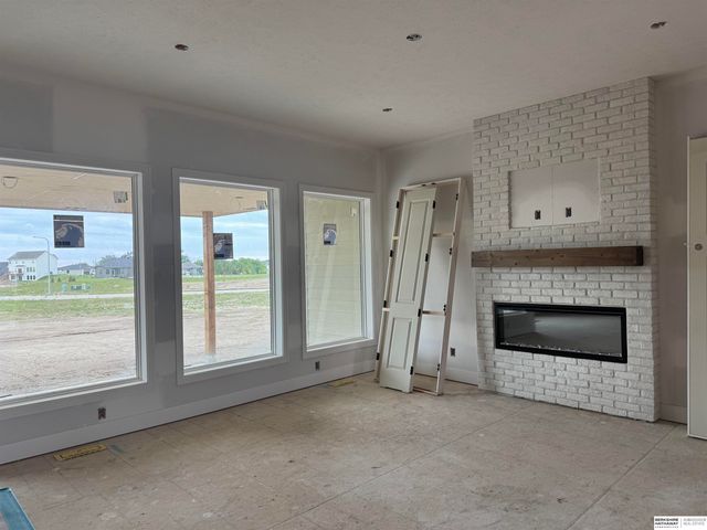 6207 N 209 Street, Elkhorn, NE 68022
