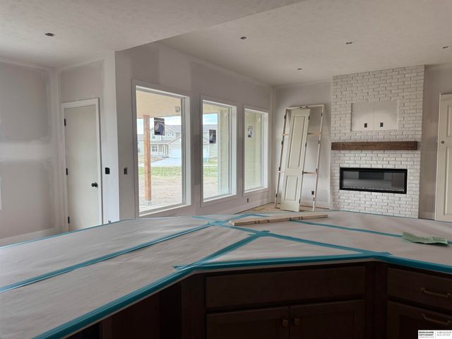 6207 N 209 Street, Elkhorn, NE 68022