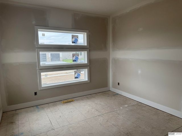 6207 N 209 Street, Elkhorn, NE 68022